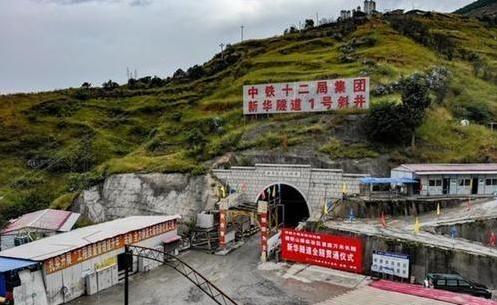 堪称奇迹！中国打通横断山脉万米隧道，亿方水库穿洞而过