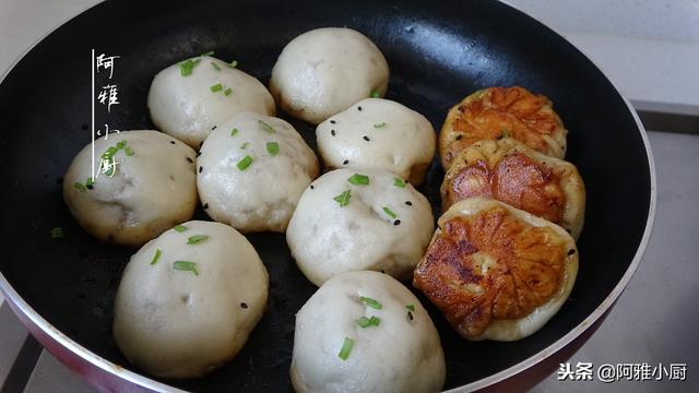 想吃水煎包再也不用去买了，按照这个方法做，薄皮大馅好吃极了