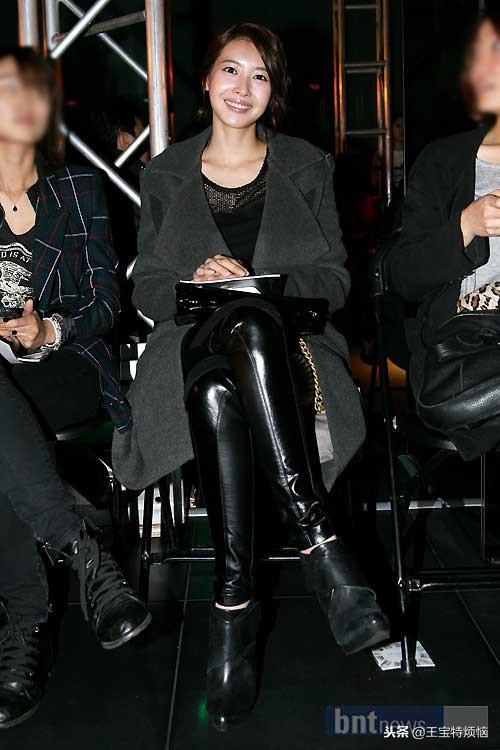 难怪韩国女明星都是皮裤控？穿上后，好身材想藏都藏不住