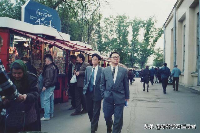 从父母双亡的“哑巴儿”，到千亿商国的掌门人