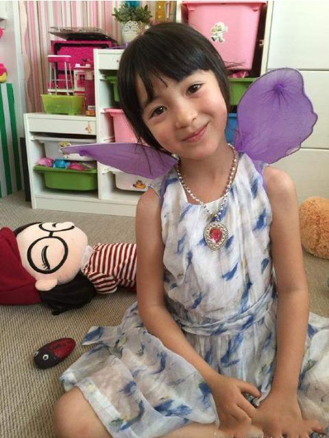 夏克立女儿已长大！夏天穿T恤配牛仔裤清纯极了