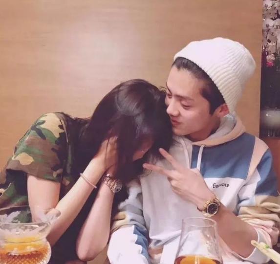 张雪迎和刘昊然晒中戏毕业证，北影学霸关晓彤