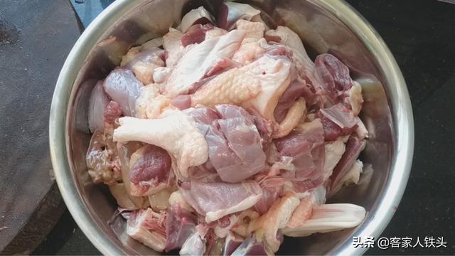 6斤鸭，一个客家地道美味做法，配料简单，出锅香气十足越吃越香