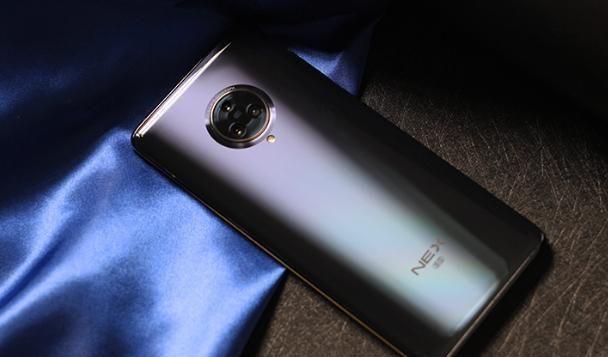 最“惨”的vivo旗舰，屏占比99.6%全球第一，销量