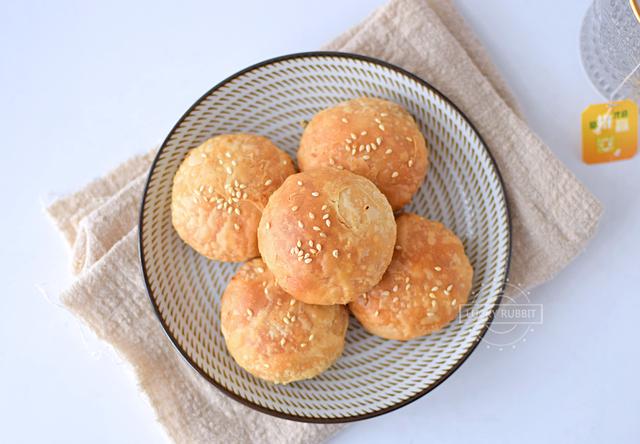 自制绿豆酥太成功了，层层起酥，咬一口掉一地，做法原来这么简单