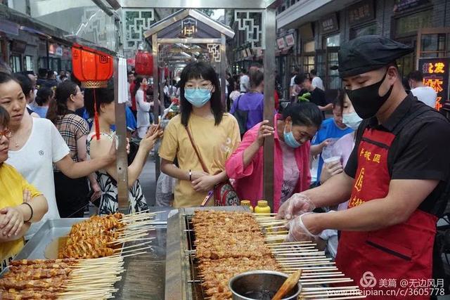 晋城南大街抓拍！众人排长队