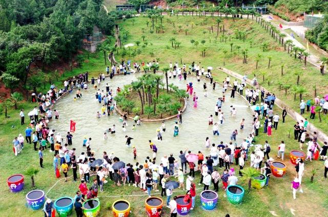 浑水摸鱼，消暑度夏！这样的夏天，我也想要