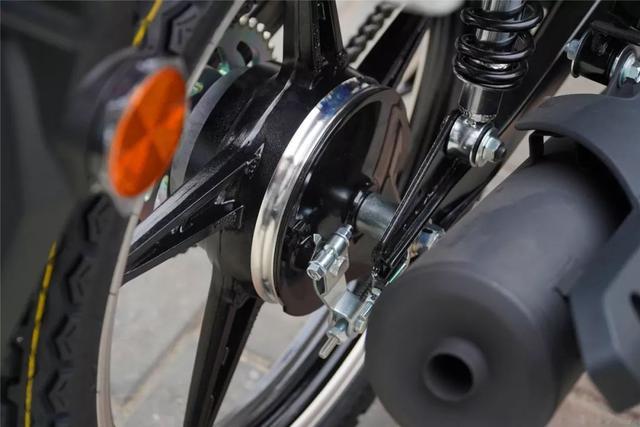 雅马哈弯梁代步车，前轮碟刹座高780mm，国四电喷百公里油耗1.7L