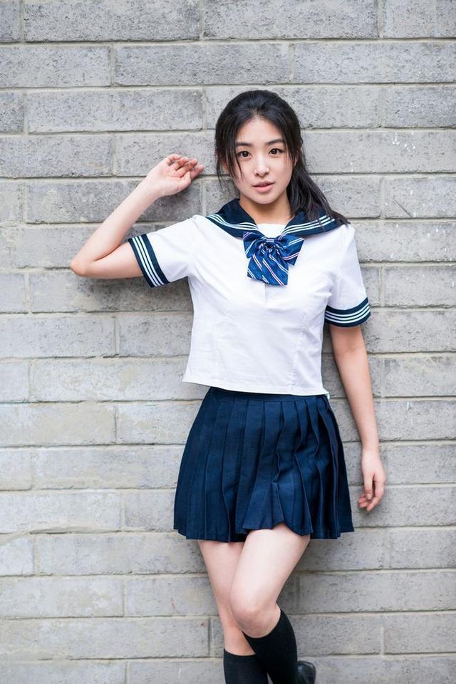 张含韵：出道即巅峰，却被骂“公交车”，陷陪