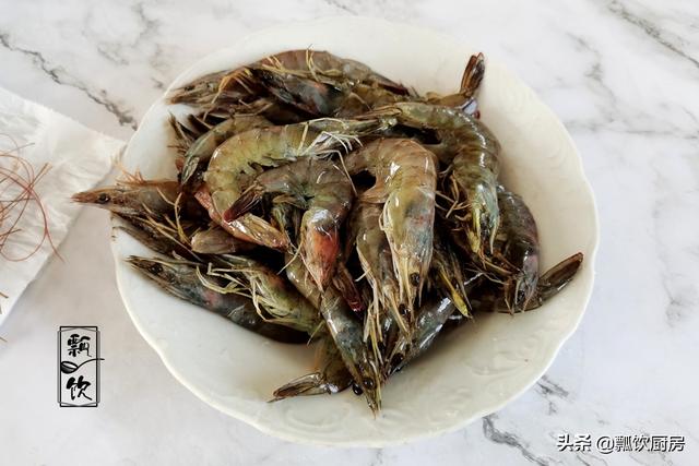 爱吃虾做不出好味道，按照这做法，让人胃口大开，连皮都吃掉