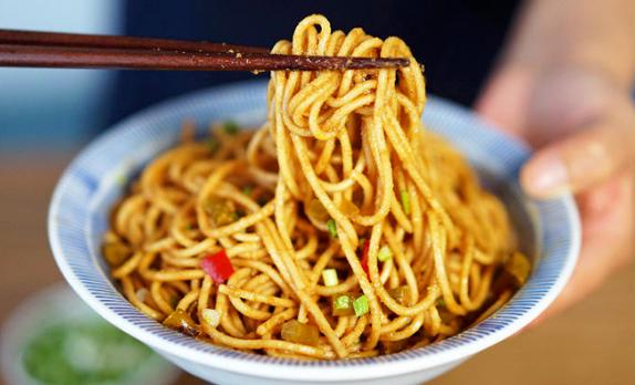 武汉地道美食，金色的味道，来自热干面的魅力