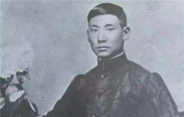 轰动一时的拔枪互射案：孔令俊身穿女装，引得