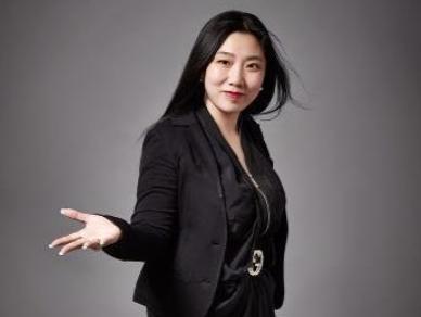 刘强东“最强女助理”，实控京东旗下291家公司，能力不输章泽天
