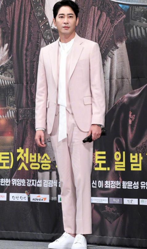 韩国娱乐圈又出事？《可爱颂》创作者性侵朋友