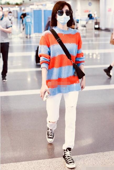 黄圣依带8个行李箱录《乘风破浪》，网友：富婆