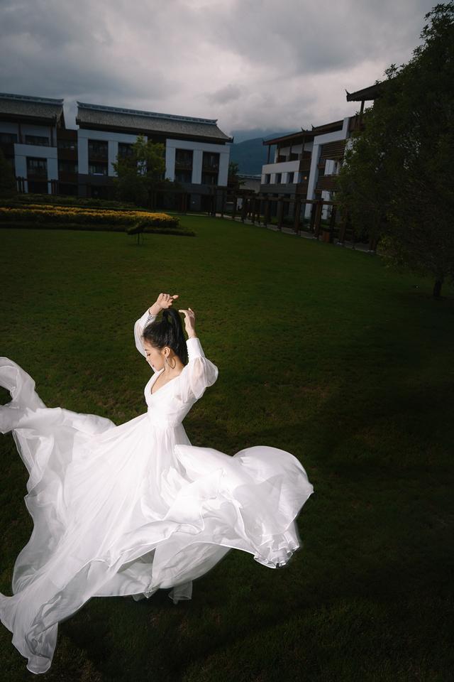 陳紫函戴向宇合體亮相商業(yè)活動(dòng) 御寒夫婦神級(jí)防腐甜蜜爆表