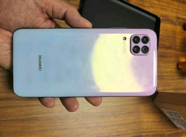 从2199跌至1638，8GB运存+40W快充，背面撞脸iPhone11