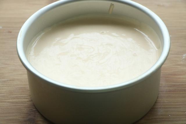 比戚风蛋糕简单，失败率低，更适合新手操作，松软好吃，不回缩