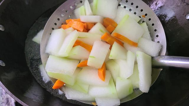 冬瓜我家最喜欢这样做，简单做法又好吃，天热经常吃的家常菜