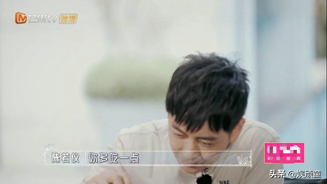 林志颖节目中与陈若仪亲密，被拒绝后，满脸写着不开心