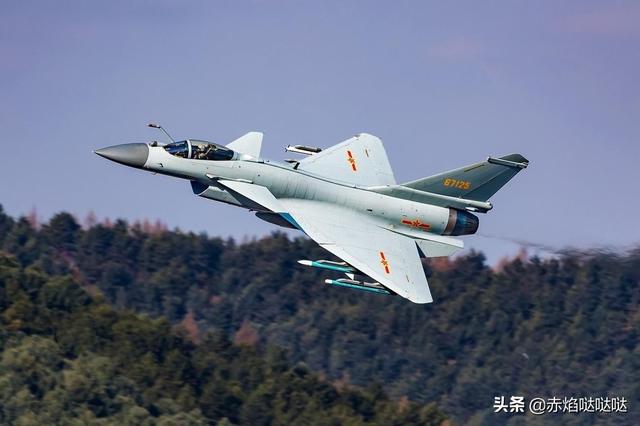 降低自重，优化结构，强化发动机，哪条路能让歼-10增大作战半径