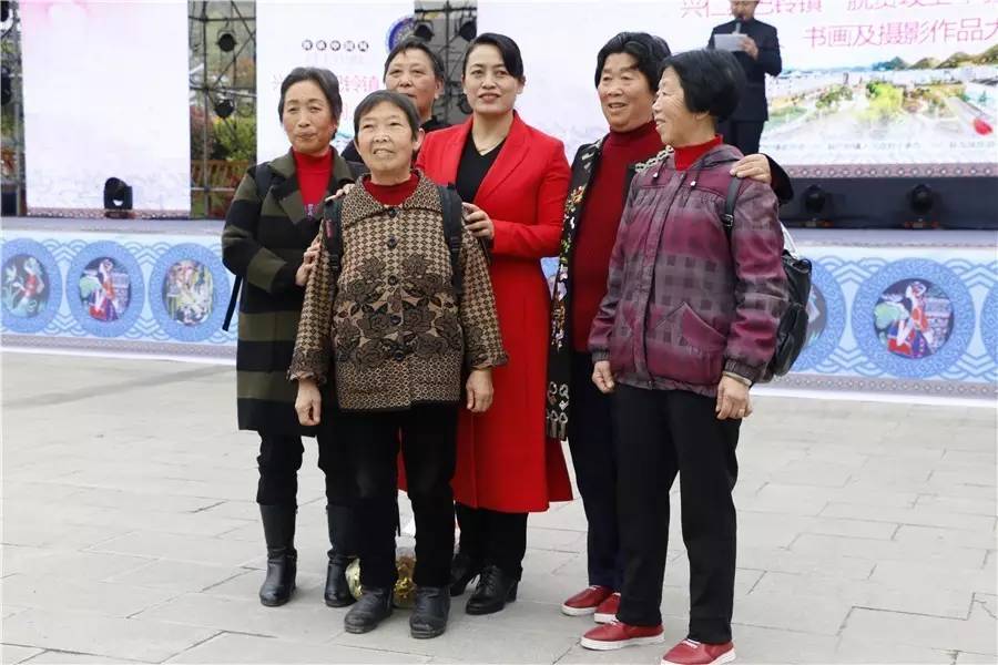 范国美出席巴铃三月三诗词系列作品大赛