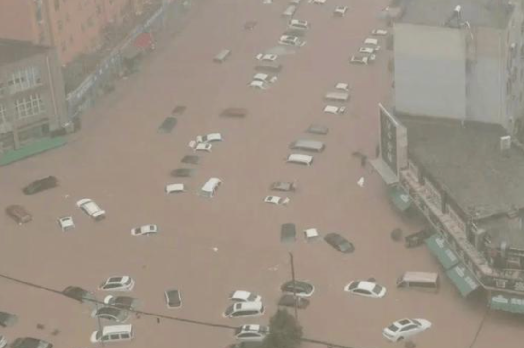 郑州特大暴雨1000万人受灾我们却看见了中国人最厉害的模样20210725微