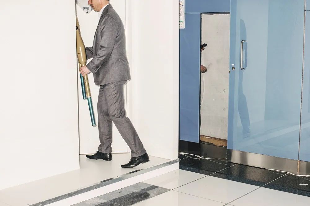 一年4200亿美元的军火盛宴，就只是生意？