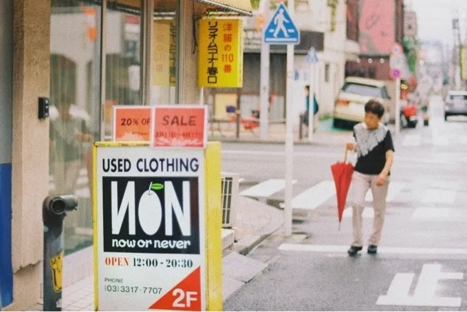 活得小心翼翼，“爸！你什么时候变得这么窝囊了？”