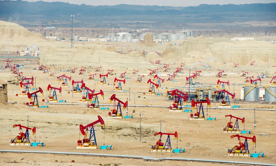 新疆发现10亿吨级特大油田,英国学者:难