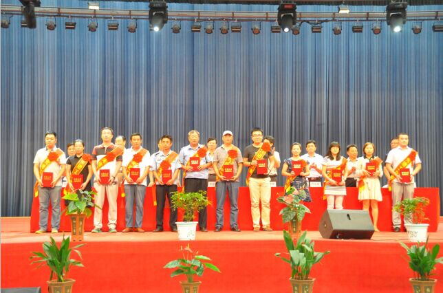 教师节要到了，看看优秀教师是怎么评选的？