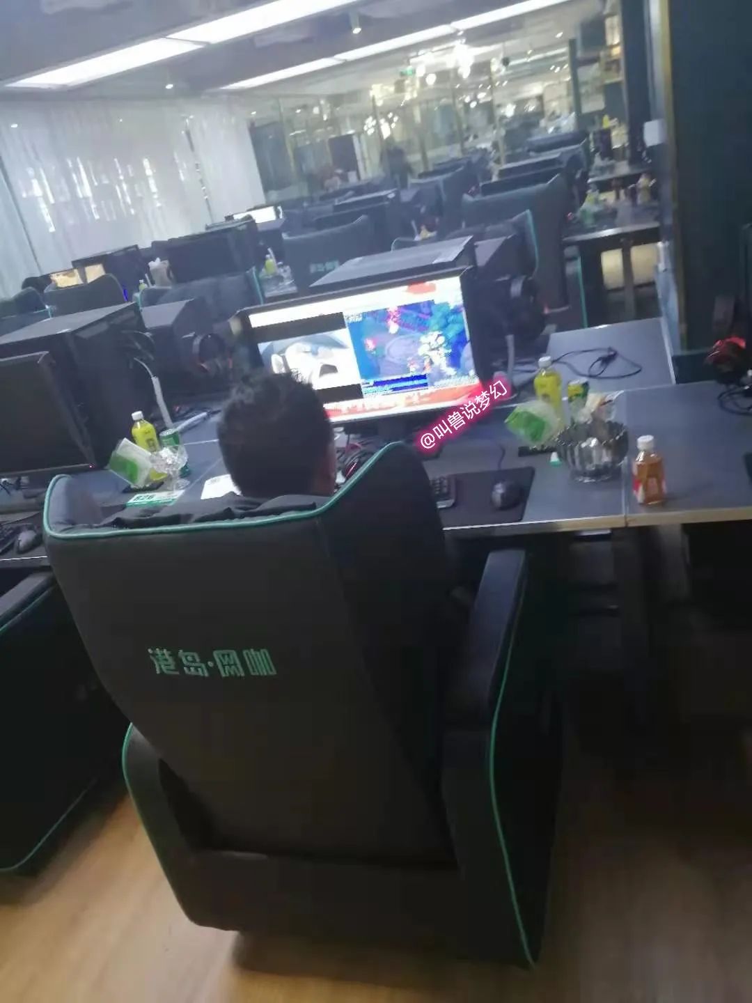 梦幻西游：土豪在50块钱1小时的网咖打梦幻，8开能赚够网费吗