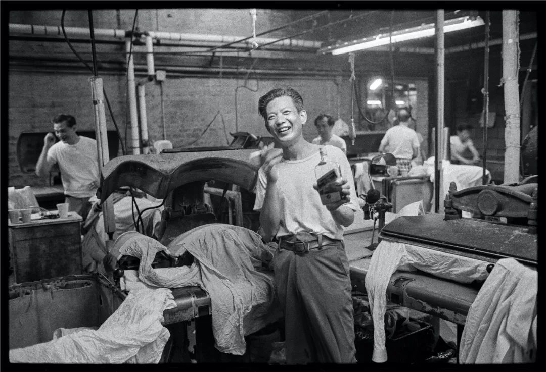 在国外生活的底层华人：他们都算不上活着