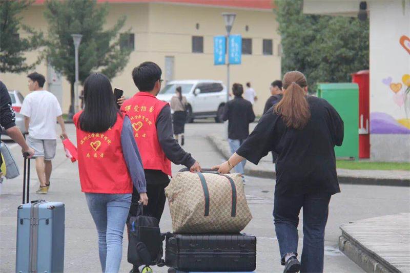 不一样的九月：温大澳门六合彩预测
“四个一”打卡迎萌新
