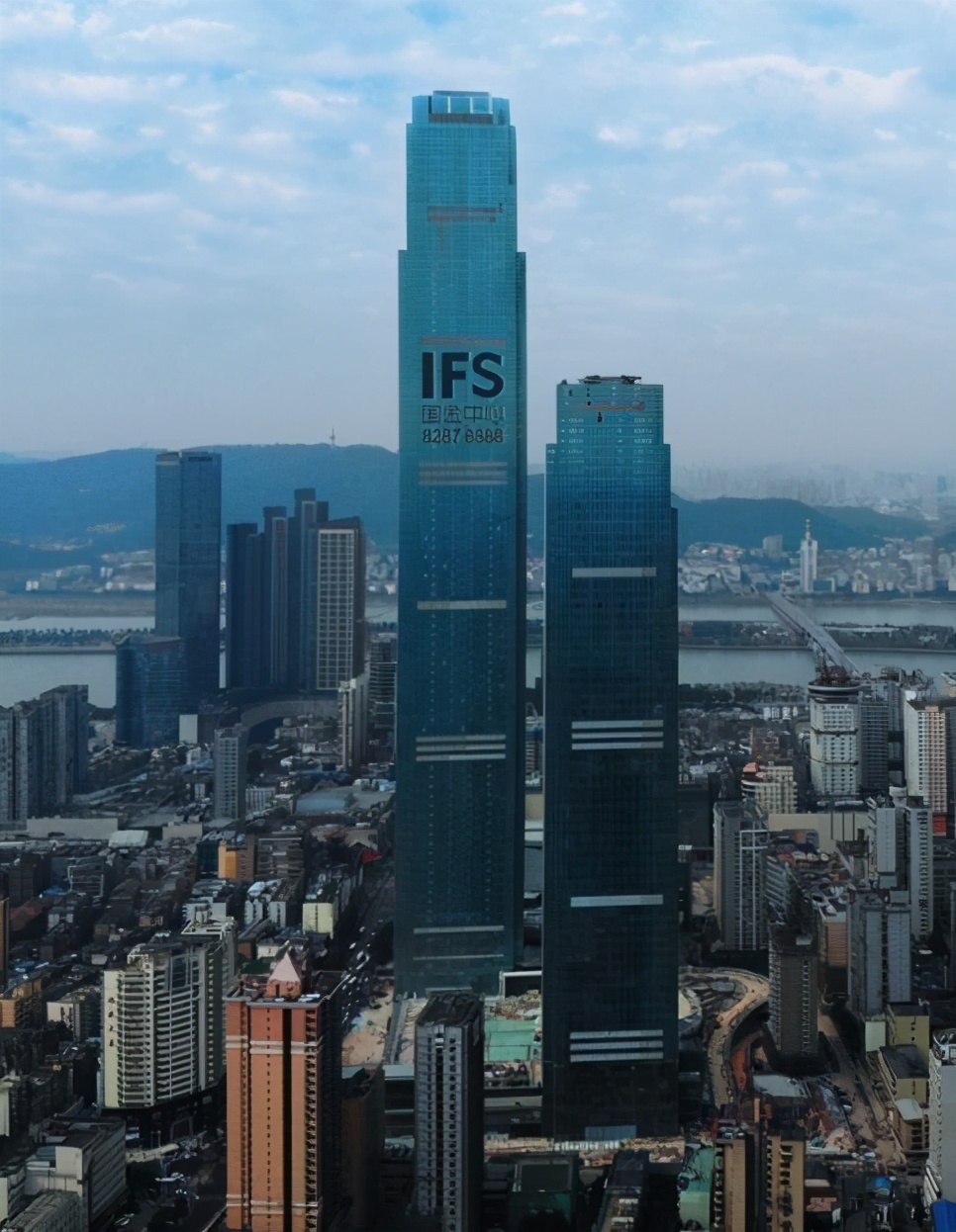 不容易蝉联中国第一高楼五年三次险被拉下马
