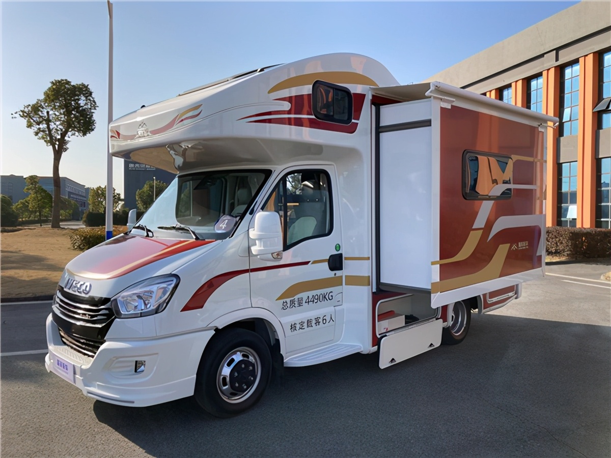 2021隆翠最新款凯歌系列c630双拓展依维柯房车