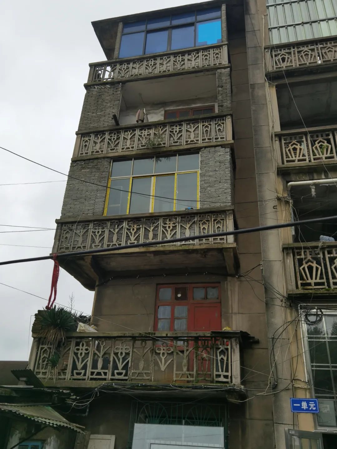 "完美家庭"的生死劫：妻儿遭碎尸，丈夫狱中喊冤