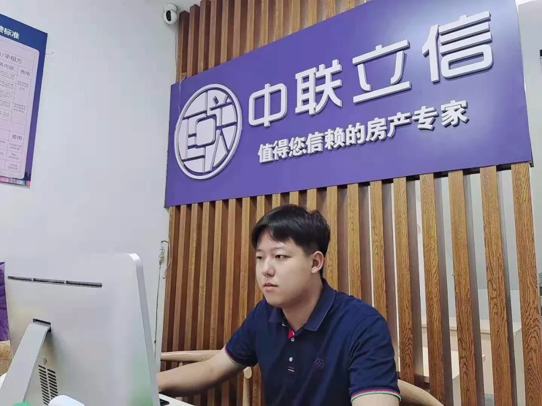 七月齐摘双冠 泰禾三店二部付兵店 个人业绩冠军杨龙 租赁冠军黄婷婷(图3) 七月齐摘双冠 泰禾三店二部付兵店 个人业绩冠军杨龙 租赁冠军黄婷婷