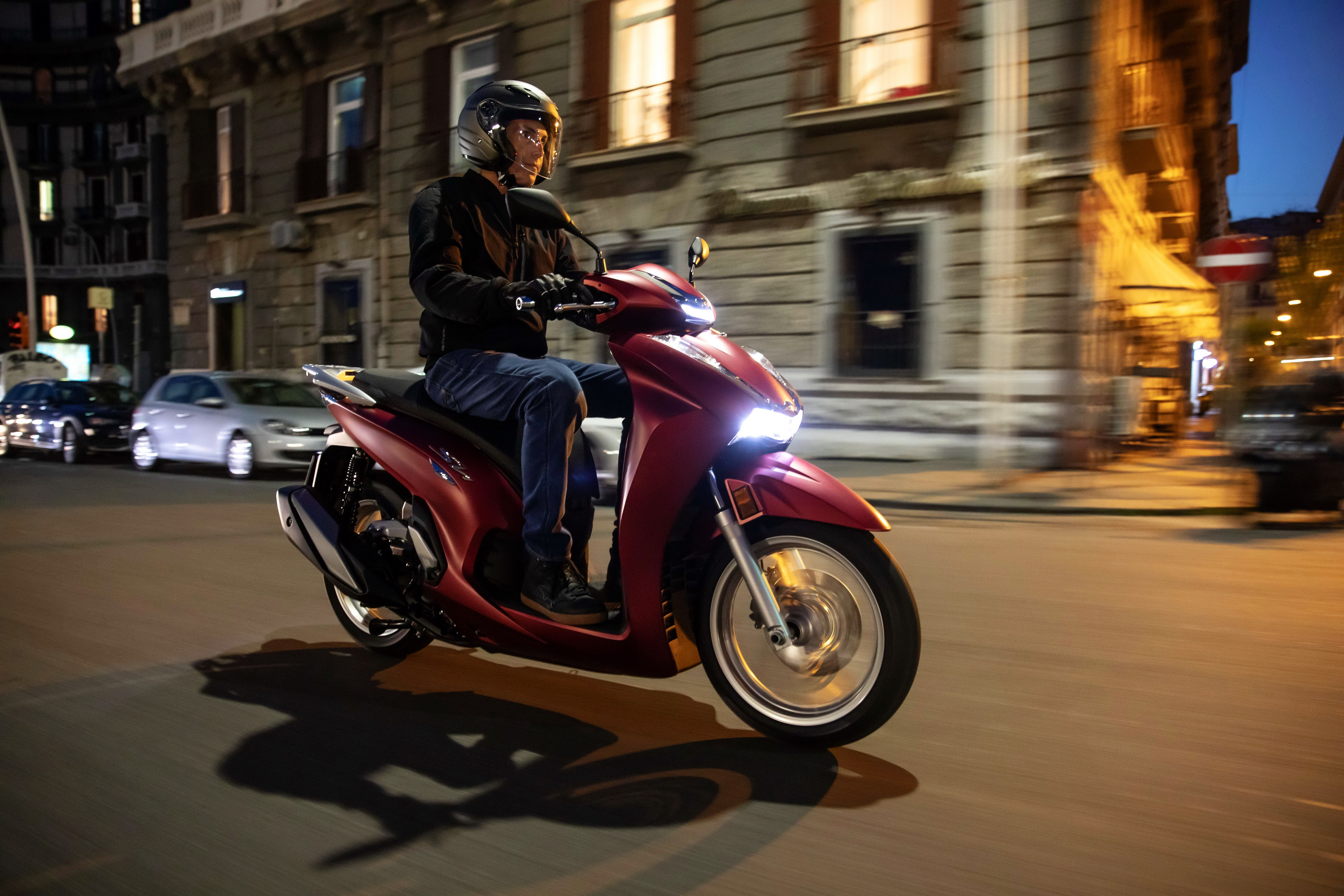 honda中型踏板的拳头2021sh350i户外图集