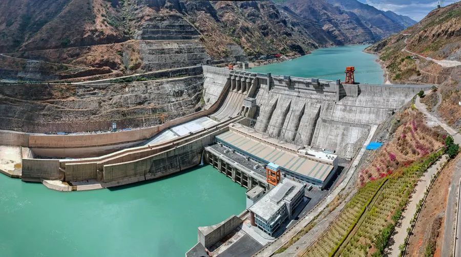 “坠落”的中国首富：拉着政府、银行“豪赌”梦想