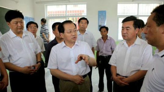 河南现"家族式腐败"！