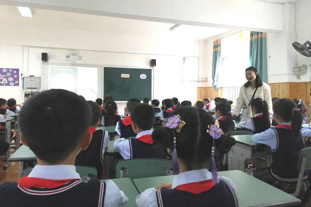 双流区公兴小学教师动态阅读润泽心灵课堂演绎精彩