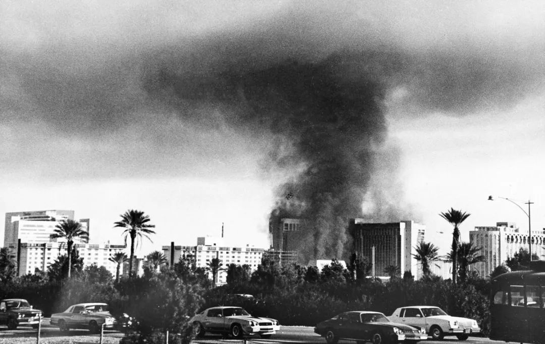 一场被控制在底层的火灾，如何让高层的人"隔空"死亡