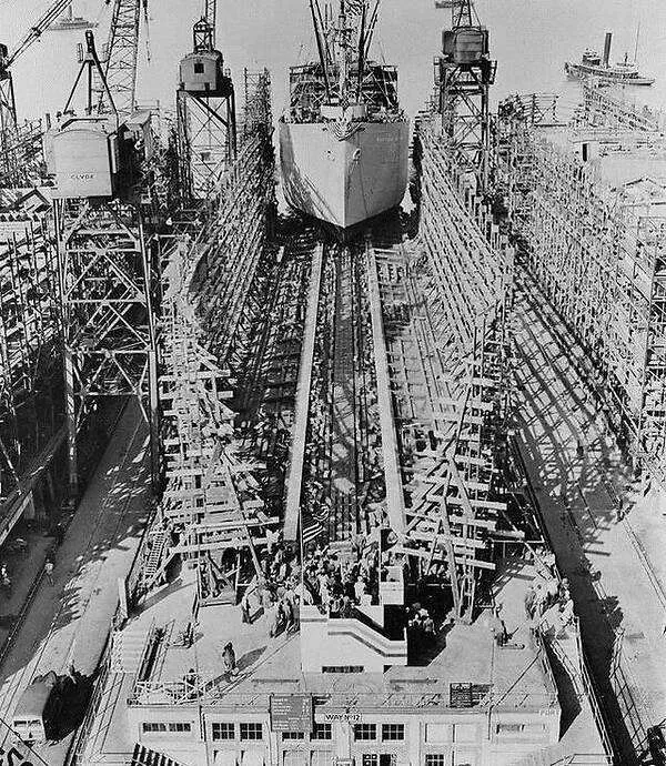 制造业如何拯救美国：四天一艘船、一天五架飞机