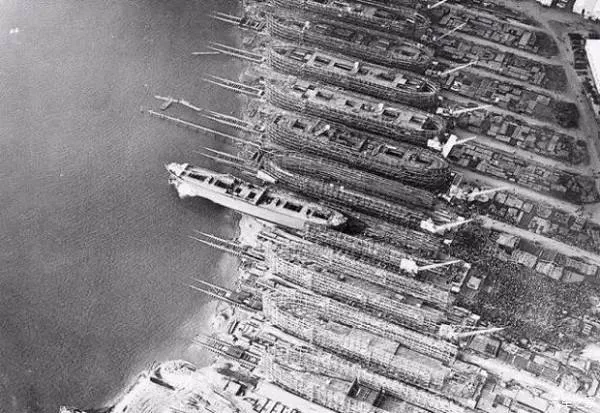 制造业如何拯救美国：四天一艘船、一天五架飞机