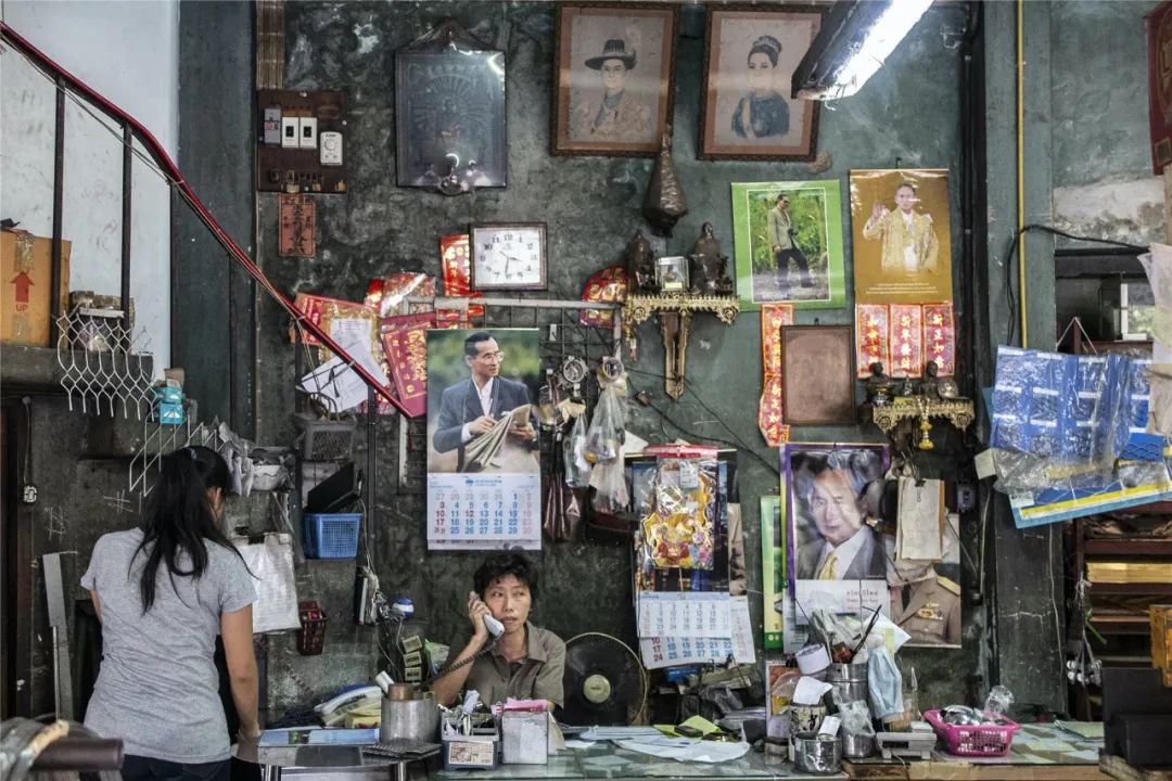 在国外生活的底层华人：他们都算不上活着