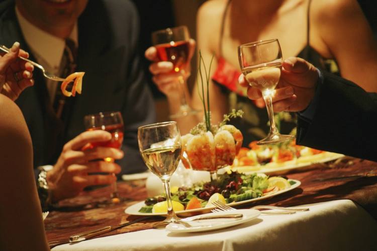 容不下差评的社会，大众没有点评的权利