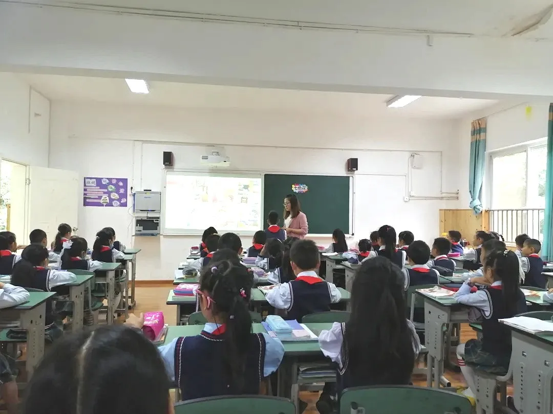 双流区公兴小学教师动态阅读润泽心灵课堂演绎精彩