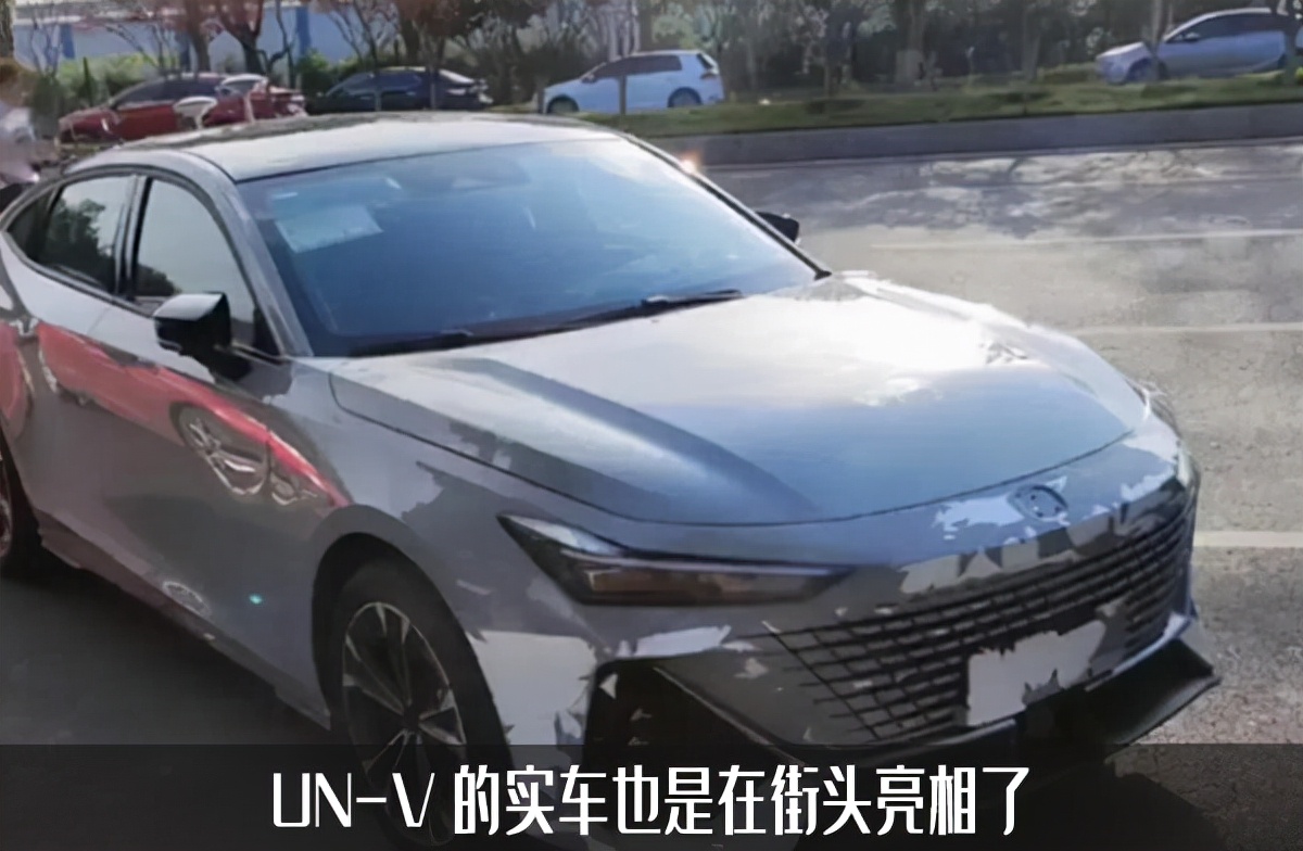 长安uni家族再添新丁,uni-v实车亮相,下一个国民家轿?