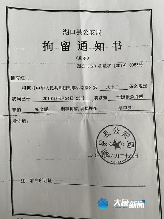 17岁少年的死亡追问:看守所内昏倒为何继续擦地板？